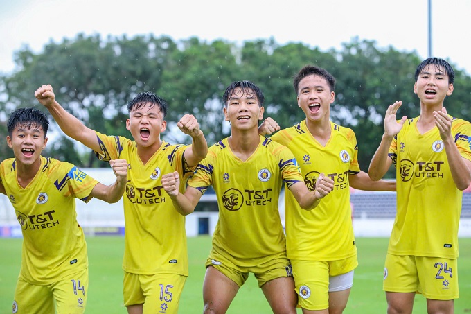 Niềm vui chiến thắng của U17 Hà Nội - Ảnh: Trung Đặng 