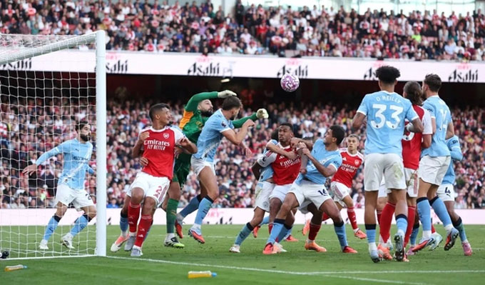 Arsenal và Man City chia điểm