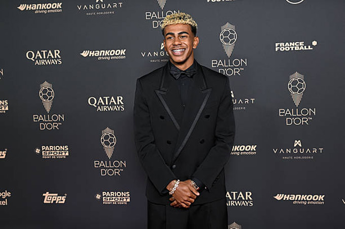 Yamal đã gửi lời chúc đến Dembele