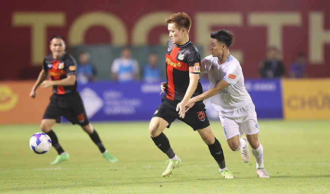 Phong độ ấn tượng của Hoàng Đức đang giúp Ninh Bình thăng hoa ở V.League 2025/26 - Ảnh: Đức Cường 