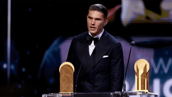 Viktor Gyokeres giành danh hiệu Gerd Muller trong gala Quả bóng vàng 2025 