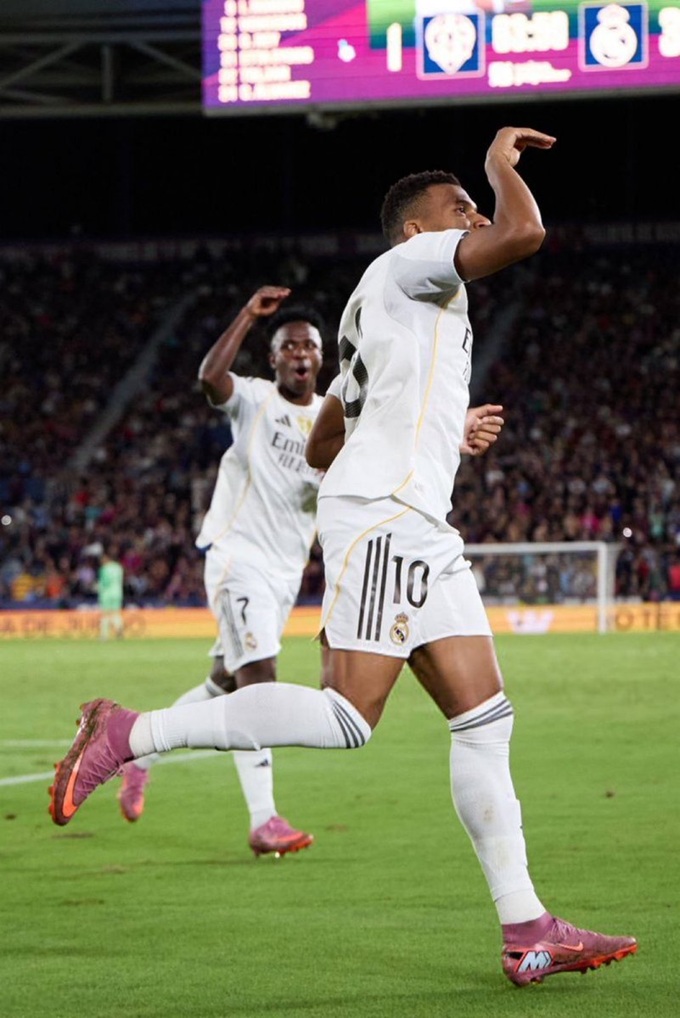 Mbappe và Vinicius đã cùng nhìn về một hướng