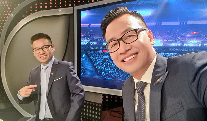 BLV Tạ Biên Cương và người đồng nghiệp thân tín trong cabin bình luận - BLV Tiến Dũng 