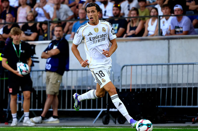 Carreras thi đấu bùng nổ tại Benfica, gia nhập Real và hiện được định giá 80 triệu euro