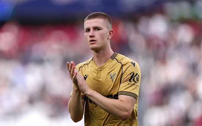 Adam Wharton nằm trong Top 3 tiền vệ số 6 được nhiều CLB săn đón