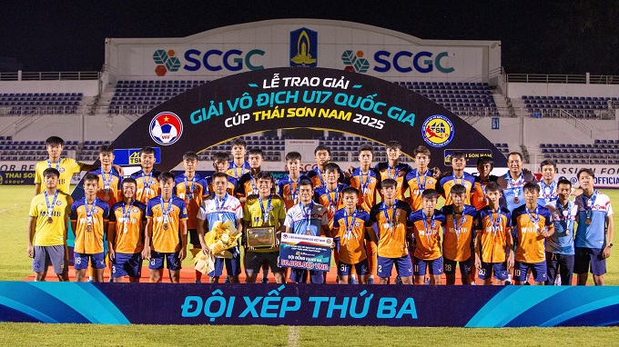 U17 SHB Đà Nẵng nhận giải đồng hạng ba 