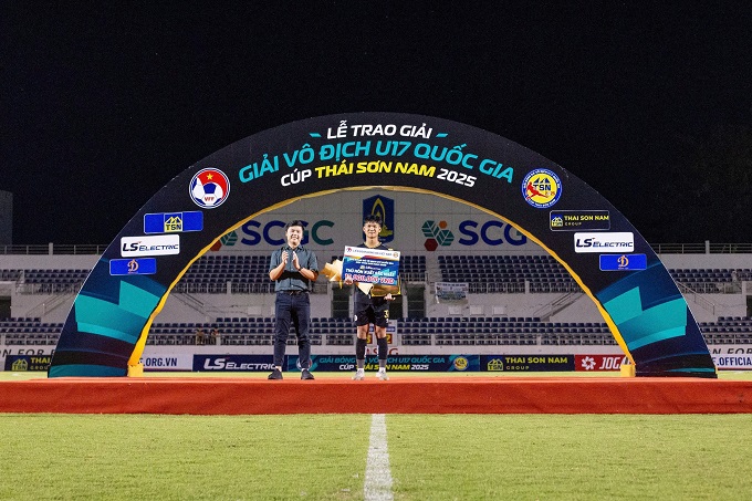 Thủ môn xuất sắc nhất giải là Bá Tuấn của U17 Hà Nội 