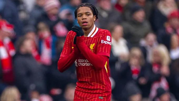 Rio Ngumoha bị 'cấm' vào phòng thay đồ Liverpool 