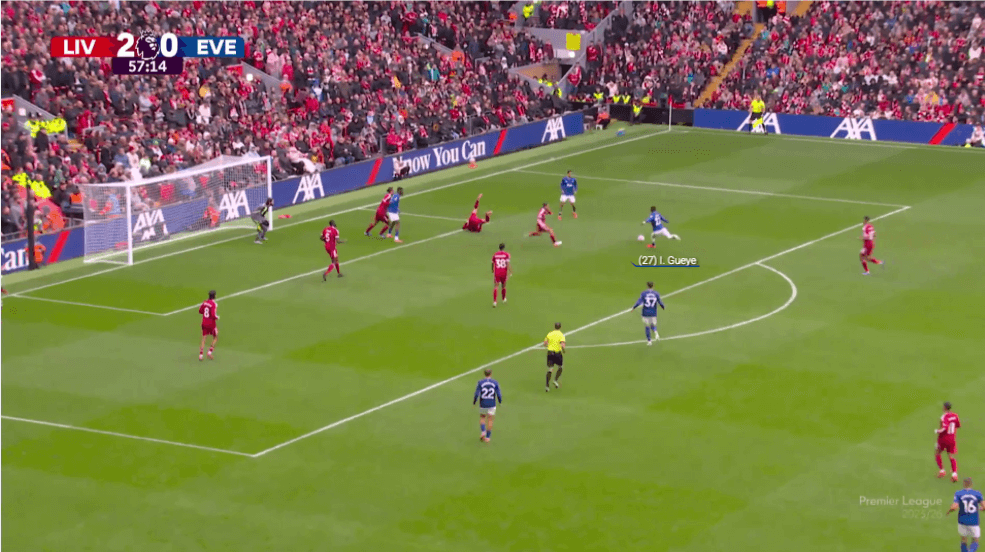 Ngay cả bàn thắng của Idrissa Gueye cũng khó để Alisson cản phá