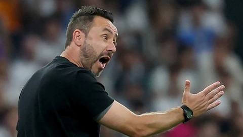 Roberto De Zerbi bị trừng phạt thích đáng  Roberto De Zerbi bị trừng phạt thích đáng