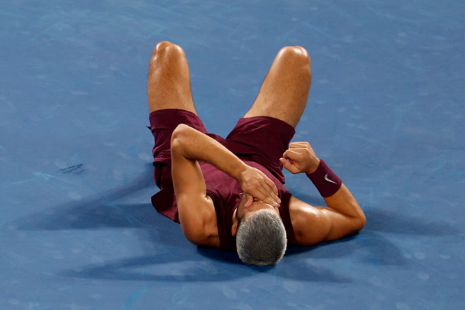 Alcaraz bất ngờ dính chấn thương