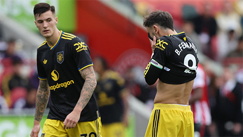 Bruno Fernandes hỏng 11 mét vì chiêu độc của HLV phía Brentford  Bruno Fernandes hỏng 11 mét vì chiêu độc của HLV phía Brentford