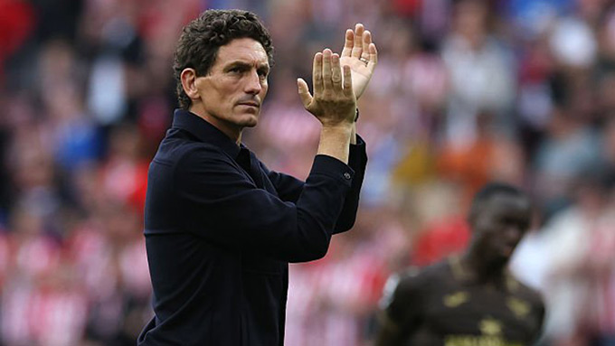 HLV Keith Andrews nhận cơn mưa lời khen vì sự tinh quái