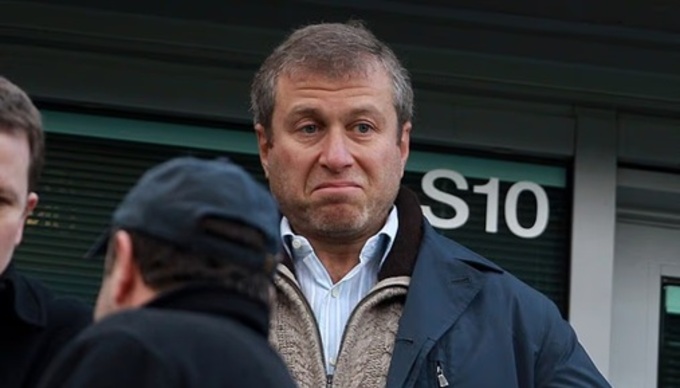 Tỷ phú Abramovich can thiệp thô bạo vào vấn đề chuyên môn của ban huấn luyện Chelsea