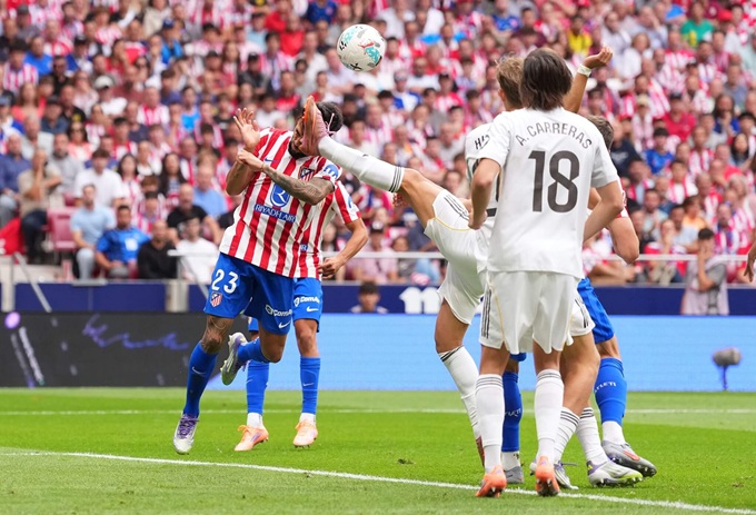 Real đang phòng ngự trên không rất yếu