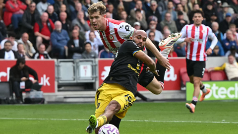 Vì sao hậu vệ Brentford không phải nhận thẻ đỏ ở trận gặp MU?  Vì sao hậu vệ Brentford không phải nhận thẻ đỏ ở trận gặp MU?