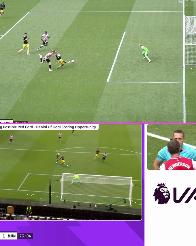 Collins kéo ngã Mbeumo trong vòng cấm nhưng chỉ bị thẻ vàng và 1 quả penalty