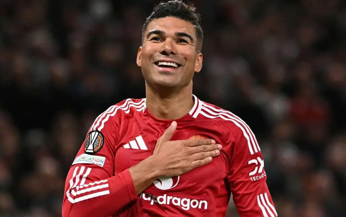 Casemiro trong màu áo MU