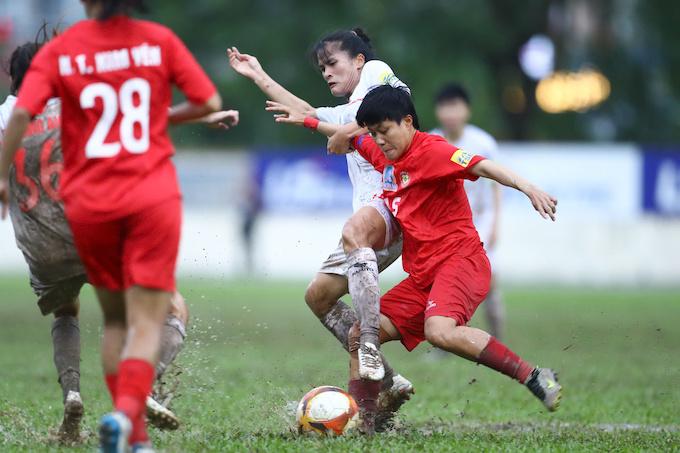 Dẫu bị đánh giá yếu hơn, nhưng PP Hà Nam (áo trắng) đã có một trận đấu rất hay trước TP.HCM I. Ảnh: Phan Tùng