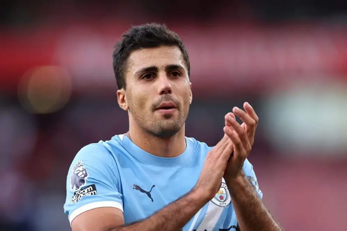 Rodri gặp vấn đề ở đầu gối từng bị đứt dây chằng