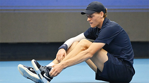 Jannik Sinner chấn thương ở China Open, dễ vỡ mộng ATP Finals 2025  Jannik Sinner chấn thương ở China Open, dễ vỡ mộng ATP Finals 2025