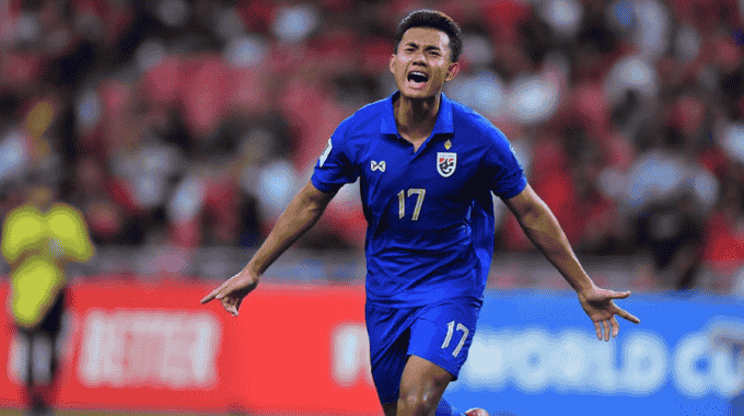 Suphanat Mueanta dính chấn thương -  Ảnh: VFF