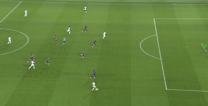 Đây là hàng thủ của Barca ở những phút cuối trận trong bàn thua quyết định