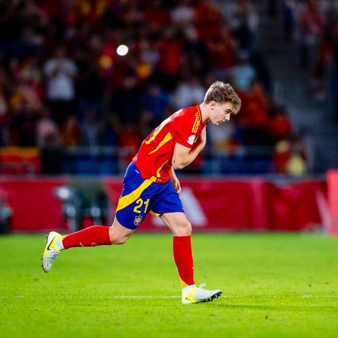 Barrios từng được ra mắt ĐT Tây Ban Nha vào cuối năm 2024.