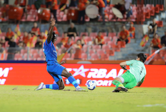 PVF-CAND đã có không ít cơ hội trước khung thành của thủ môn Thanh Tùng. Ảnh: Đức Cường