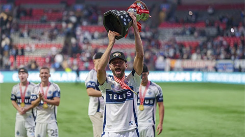 Thomas Muller vừa rời Bayern đã vô địch, lập kỷ lục  Thomas Muller vừa rời Bayern đã vô địch, lập kỷ lục