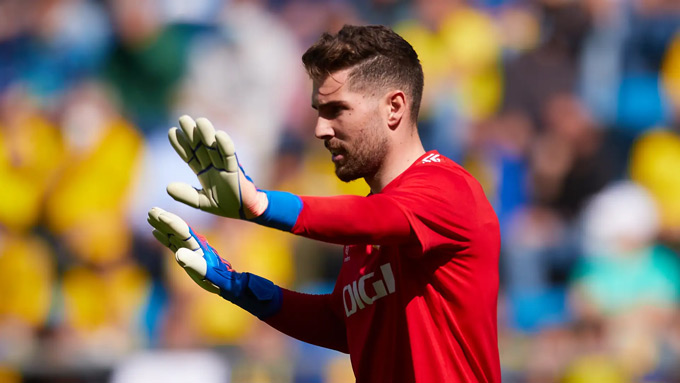 Luca đang khoác áo Granada