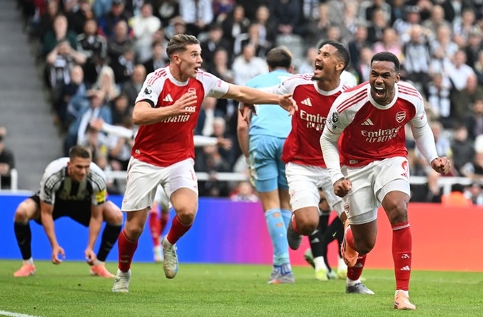 Niềm vui của Arsenal sau khi ngược dòng thắng Newcastle 2-1 ở vòng trước