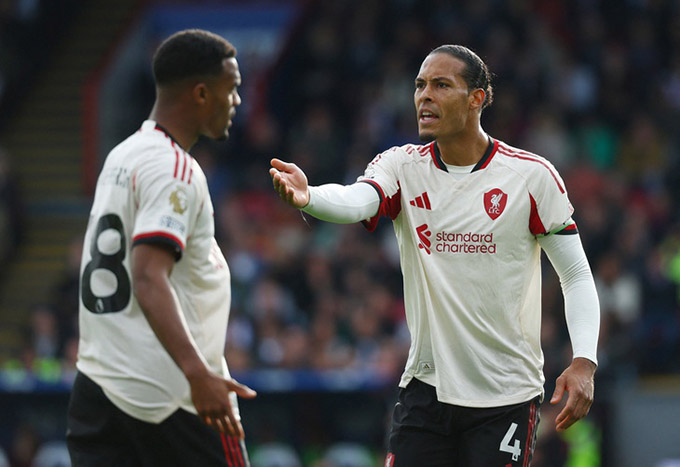 Hàng thủ Liverpool không còn vững chãi