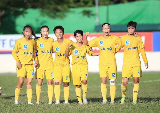 Niềm vui của Hà Nội khi có bàn thắng. Ảnh: Phan Tùng