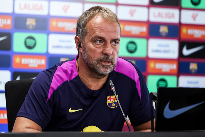 HLV Flick đang nhận nhiều chỉ trích vì chiến thuật của mình