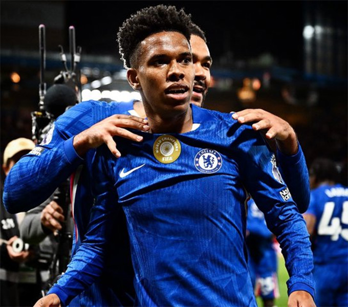 Estevao ghi bàn ấn định tỷ số ở phút bù giờ thứ 5