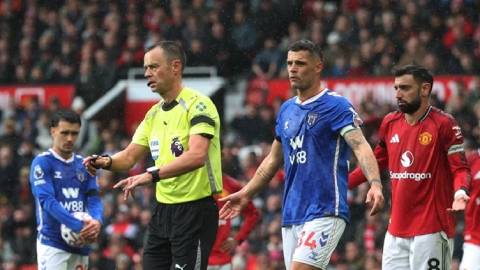 Vì sao MU thoát phạt đền trước Sunderland?  Vì sao MU thoát phạt đền trước Sunderland?