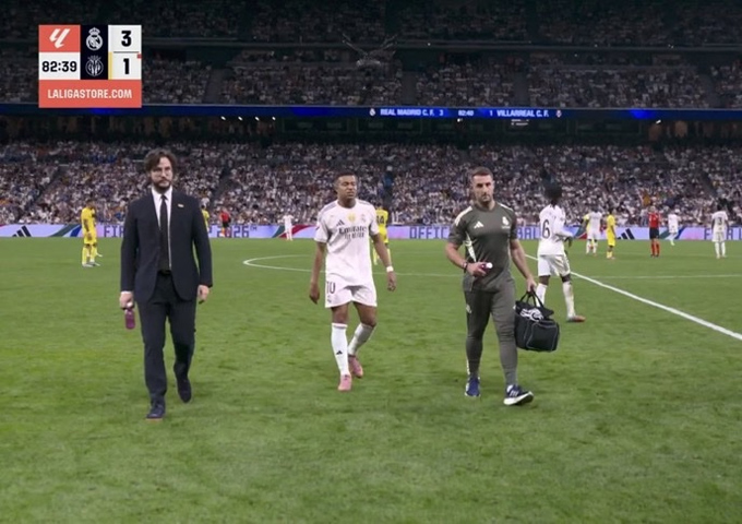 Mbappe bị đau phải rời sân ở phút 83