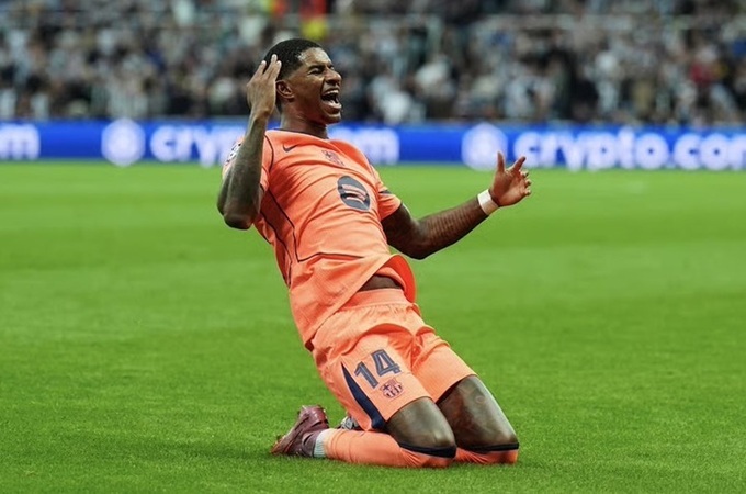 Marcus Rashford là tiền đạo chơi ổn nhất của Barca trong trận thua Sevilla 1-4