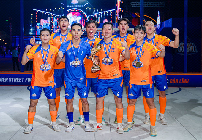 FC HTC sẽ được đồng hành với 1 trong 4 huyền thoại MU 