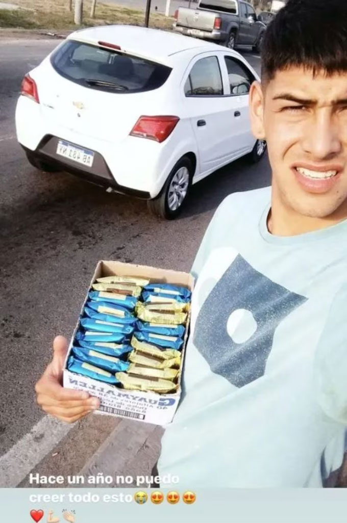 Rivero từng bán hàng rong để phụ giúp gia đình