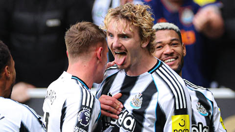 Woltemade ghi tên vào lịch sử Newcastle  Woltemade ghi tên vào lịch sử Newcastle