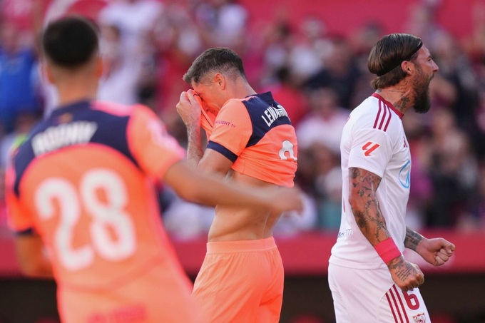 Lewandowski đang bước vào buổi hoàng hôn của sự nghiệp.