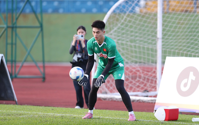 Thủ môn trẻ Trung Kiên đang ngày càng tiến bộ khi được thi đấu nhiều. Ảnh: Anh Khoa 