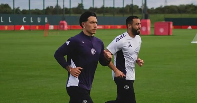 Lisandro Martinez đã trở lại sân tập để tập riêng