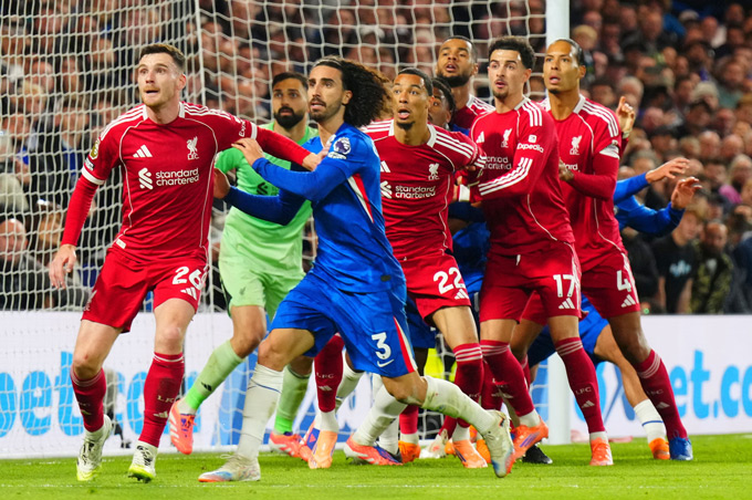 Premier League giờ đang chuộng các tình huống cố định, ném biên, bóng dài