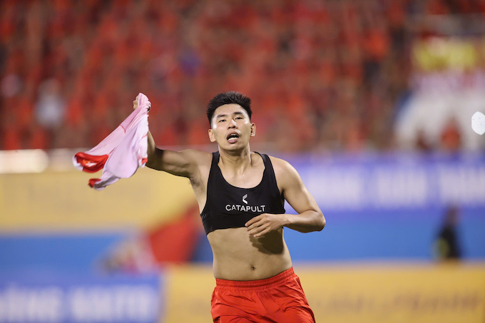 Đinh Xuân Tiến dính chấn thương trước ngày lên đường sang UAE cùng U23 Việt Nam - Ảnh: Đức Cường 