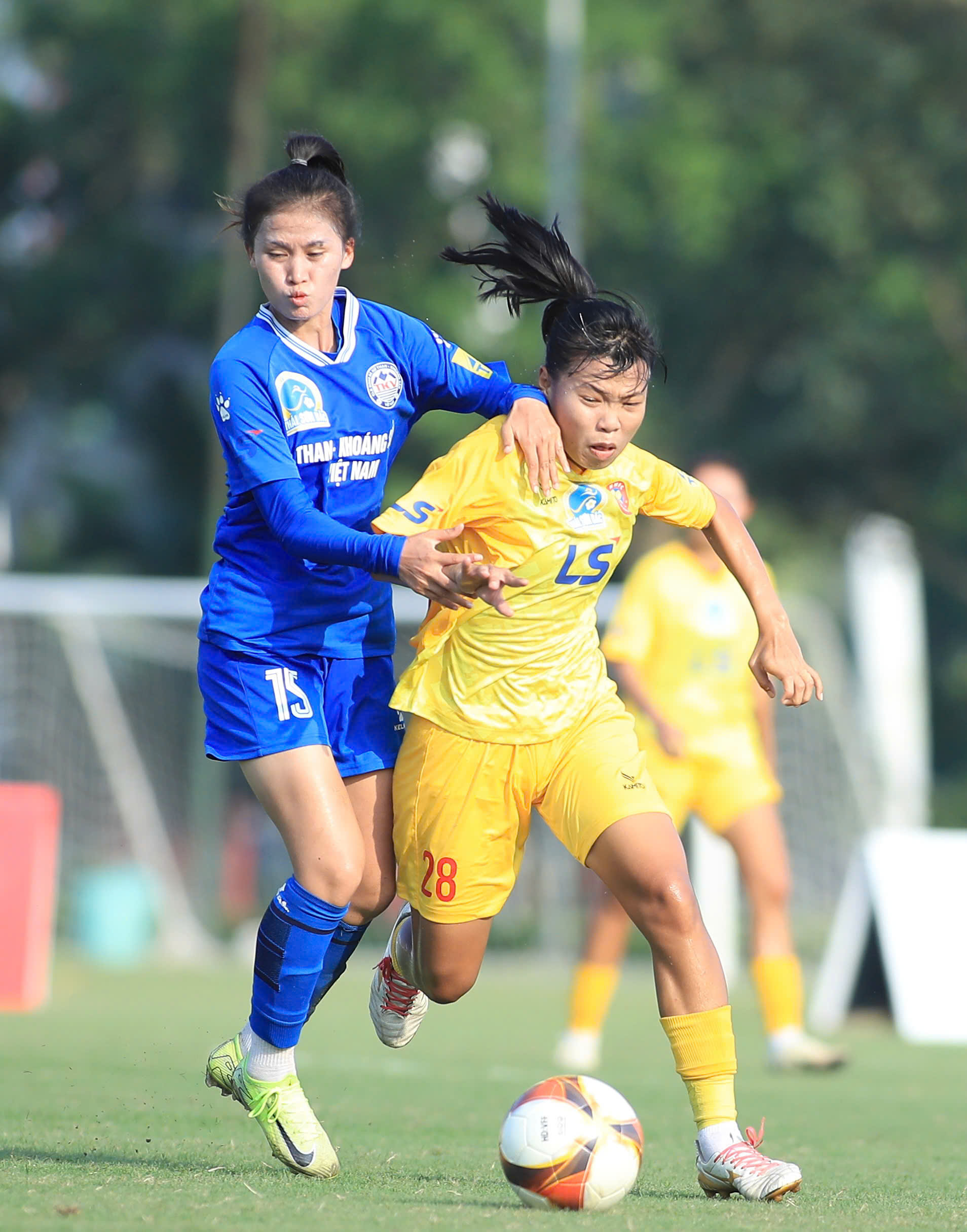 TP. HCM I và Than KSVN rời sân với kết quả bất phân thắng bại - Ảnh: Phan Tùng