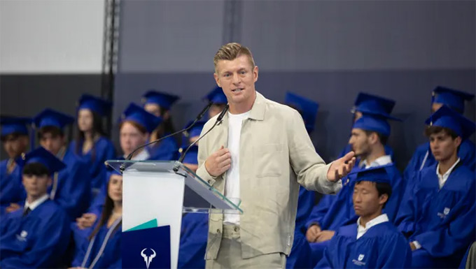 Kroos cho rằng Barca quá chú trọng tấn công mà lại lơ là trong phòng ngự