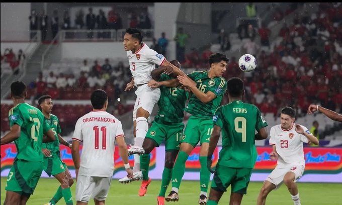 Indonesia có tạo nên bất ngờ trước Saudi Arabia (áo xanh)?